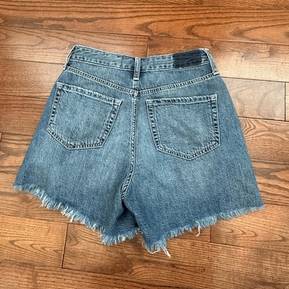 Hollister Ultra High Rise Distressed 90s Short - Picture 6 of 10
